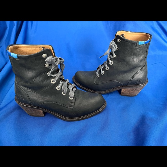 John Fluevog Nuni Boot. Barely worn. - Picture 2 of 6